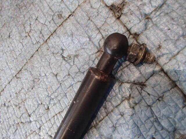 Hood Strut Damper TOYOTA Mark II 2002 TA-GX115 — photo 2
