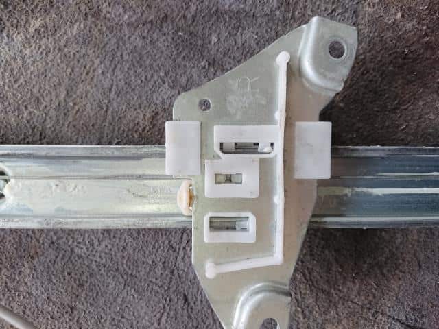 Front Right Door Regulator DAIHATSU Move 2012 DBA-LA100S — photo 8