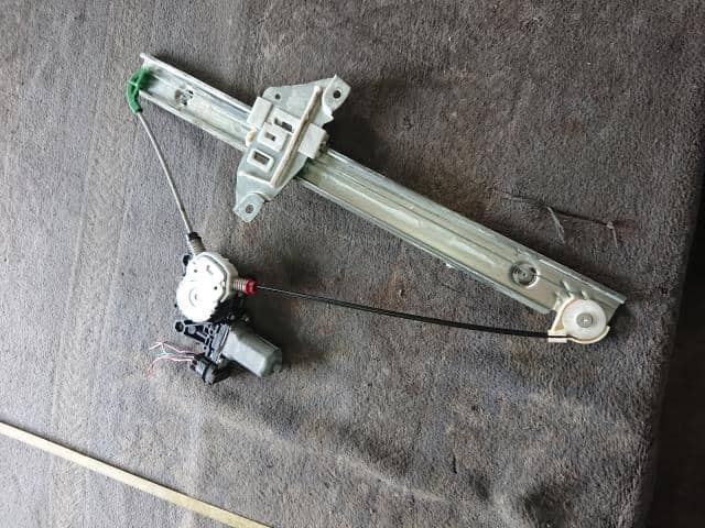 Front Right Door Regulator DAIHATSU Move 2012 DBA-LA100S — photo 1