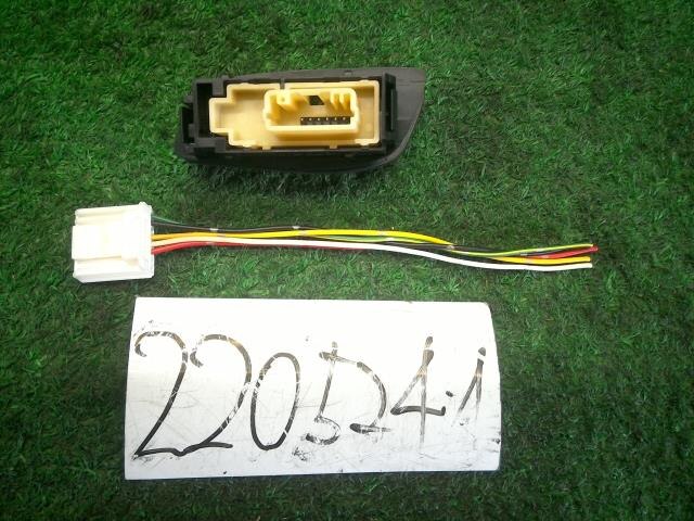 Switch TOYOTA Vitz 2015 DBA-NSP135 — photo 2