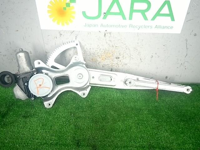 Rear Right Door Regulator TOYOTA Prius 2011 DAA-ZVW30 — photo 1