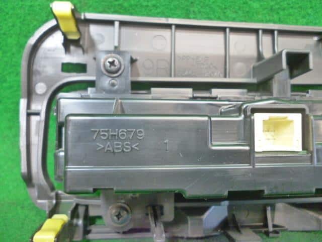 A/C Control Panel TOYOTA Auris 2016 DAA-ZWE186 — photo 4