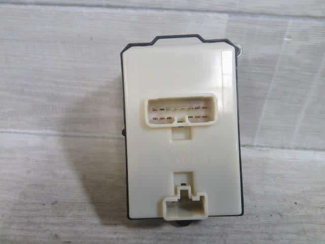 Power Window Switch DAIHATSU Mira 2003 UA-L250S — photo 2