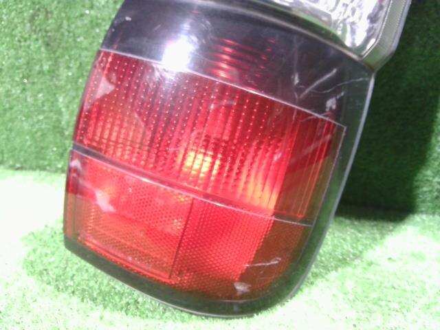 Right Tail Light TOYOTA Hiace 2001 GF-RZH101 — photo 4
