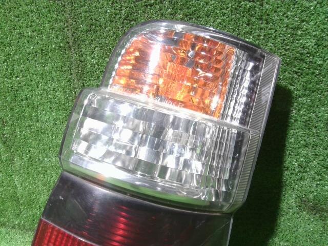 Right Tail Light TOYOTA Hiace 2001 GF-RZH101 — photo 3