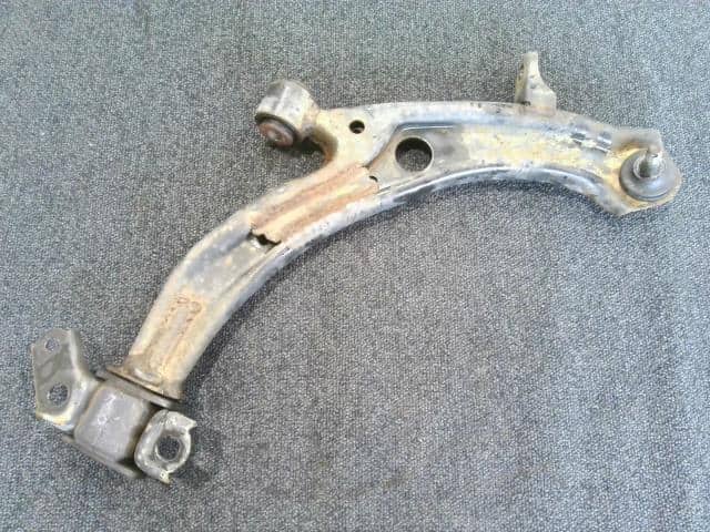 Front Right Lower Control Arm HONDA Life 2000 GF-JB1 — photo 1