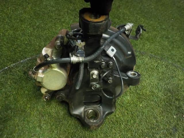 Front Left Knuckle Hub Assembly Mitsubishi Fuso 2012 TPG-FBA00 MK527620 — photo 3