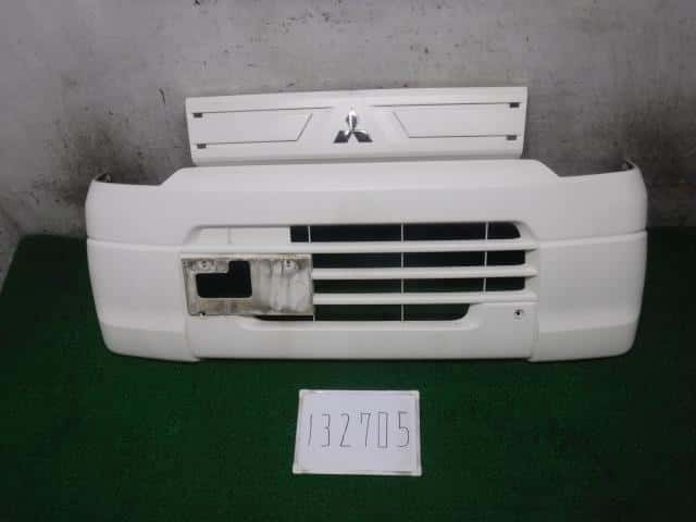 Front Bumper MITSUBISHI Minicab 2012 GBD-U62 — photo 1