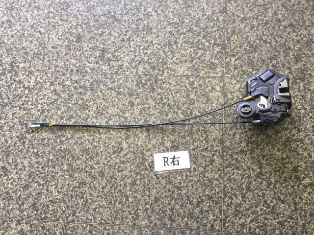 Rear Right Door Lock Actuator TOYOTA Wish 2003 UA-ZNE10 — photo 2