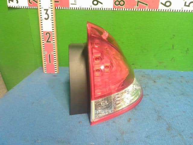 Right Tail Light HONDA Insight 2009 DAA-ZE2 — photo 1