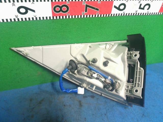 Right Tail Light HONDA Insight 2009 DAA-ZE2 — photo 4