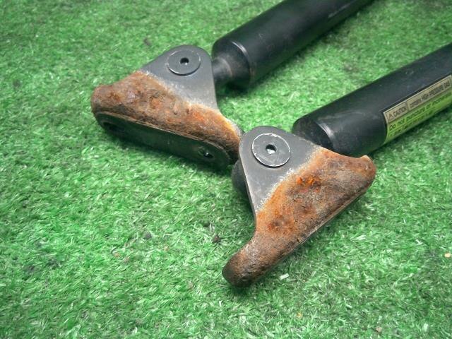 Tail Gate Damper TOYOTA Harrier 2003 UA-ACU30 — photo 3