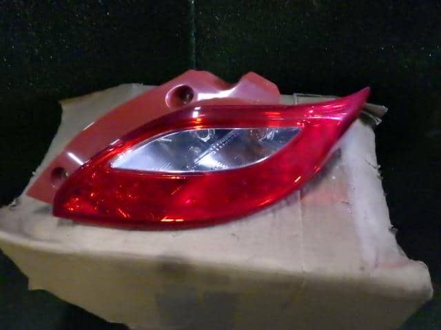 Right Tail Light MAZDA Demio 2009 DBA-DE3FS D65151150G — photo 1