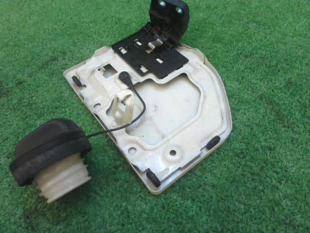 Fuel Filler Lid MITSUBISHI Minicab 2017 EBD-DS17 — photo 6