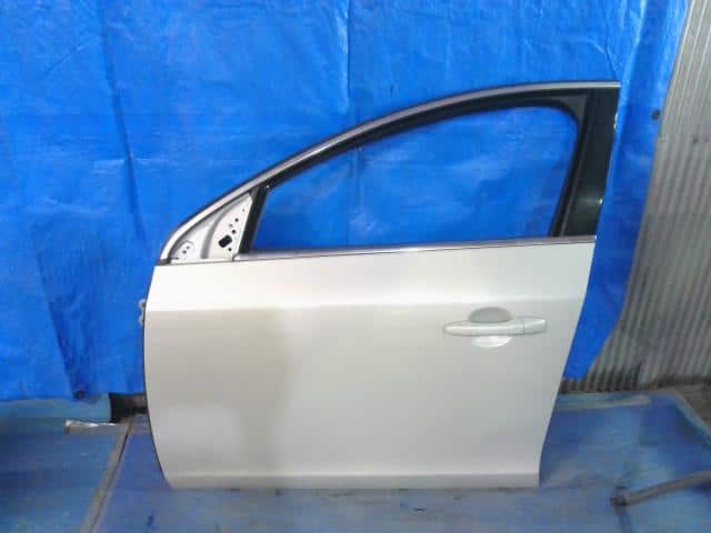 Front Left Door Assembly VOLVO Volvo 60 series 2012 DBA-FB4164T — photo 1