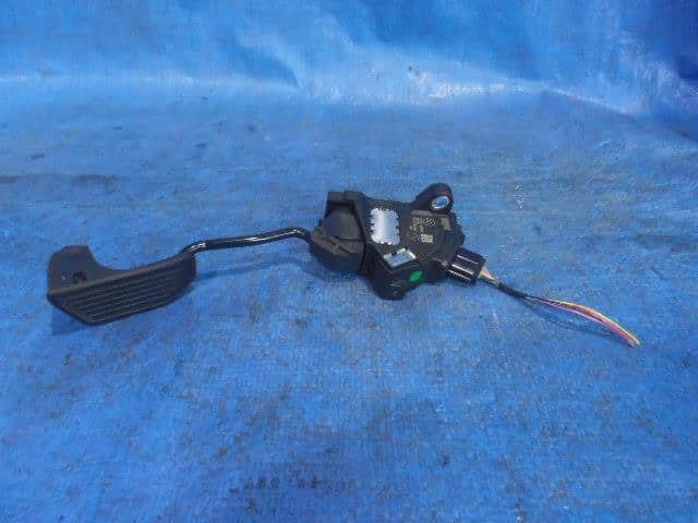 Engine Parts TOYOTA Avensis 2016 DBA-ZRT272 — photo 1