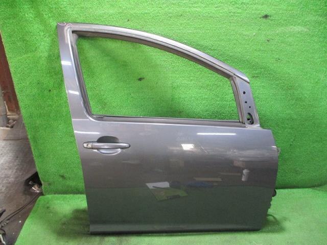 Front Right Door Assembly TOYOTA Wish 2004 CBA-ZNE10 — photo 1