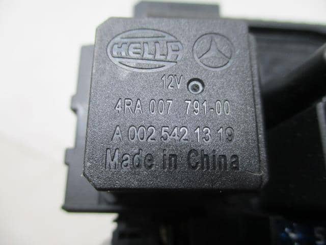 Fuse Box MERCEDES-BENZ Benz e class 2011 DBA-212256C — photo 3