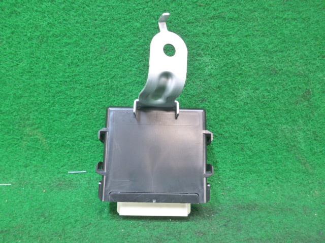 Control Unit TOYOTA Noah 2016 DBA-ZRR80 — photo 2