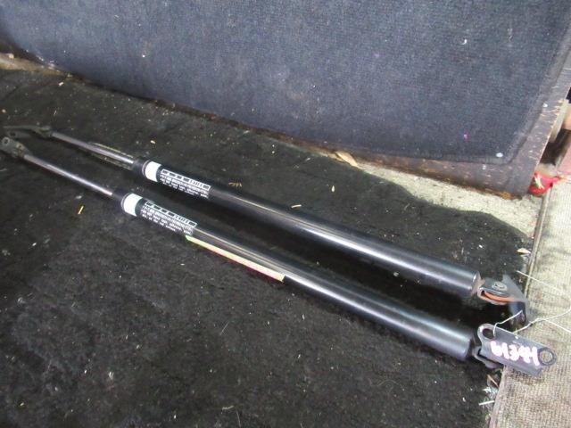 Tail Gate Damper TOYOTA Hiace 1999 GF-RZH101 — photo 1
