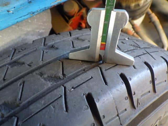 Tire/Wheel Assembly ISUZU 1996 KC-NKR71EA — photo 1
