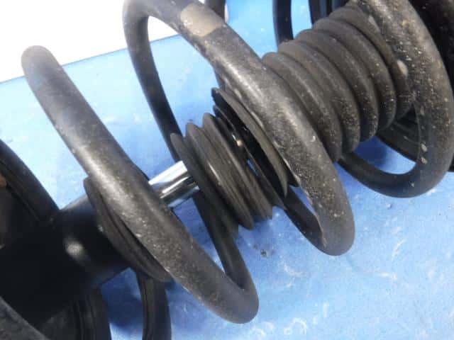 Front Right Strut NISSAN Rnessa 1997 E-NN30 543025V027 — photo 2