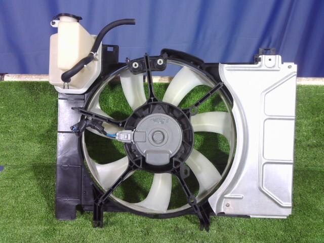 Radiator Cooling Fan TOYOTA Corolla Axio 2013 DBA-NRE160 — photo 1