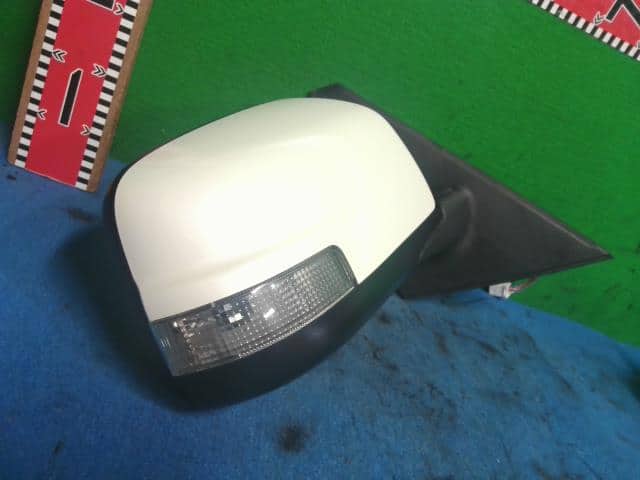 Right Side Mirror NISSAN Serena 2013 DBA-FNC26 — photo 2