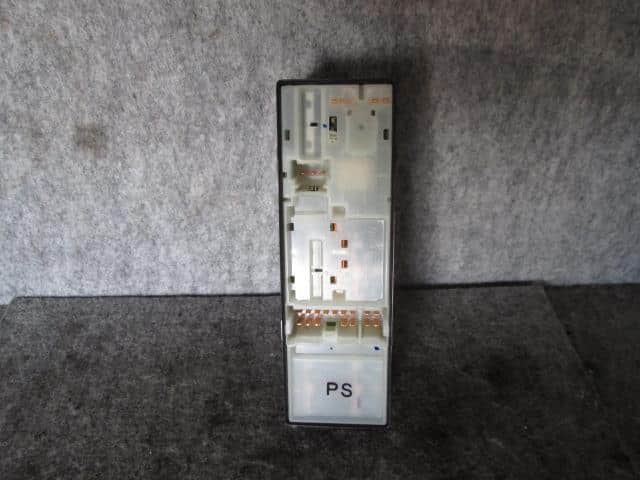 Power Window Switch NISSAN Note 2013 DBA-E12 — photo 2
