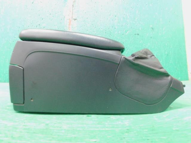 Console Box TOYOTA Mark II 2002 TA-GX110 — photo 3
