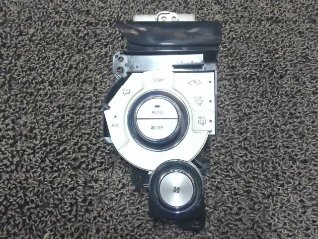 A/C Control Panel TOYOTA Sienta 2017 DAA-NHP170G — photo 1