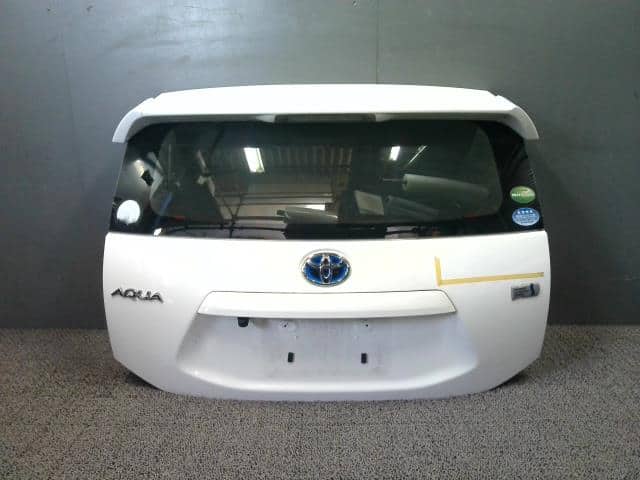 Back Door Assembly TOYOTA Aqua 2013 DAA-NHP10 — photo 1