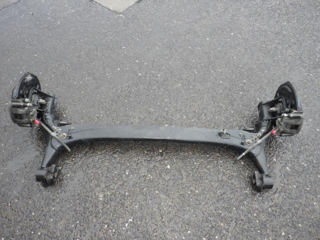 Rear Axle Beam Assembly TOYOTA Sienta 2015 DAA-NHP170G — photo 1