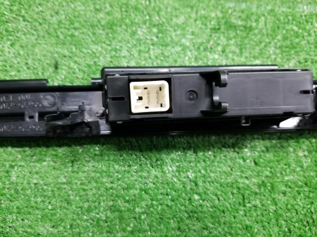 Interior Parts TOYOTA Prius 2015 DAA-ZVW30 — photo 5