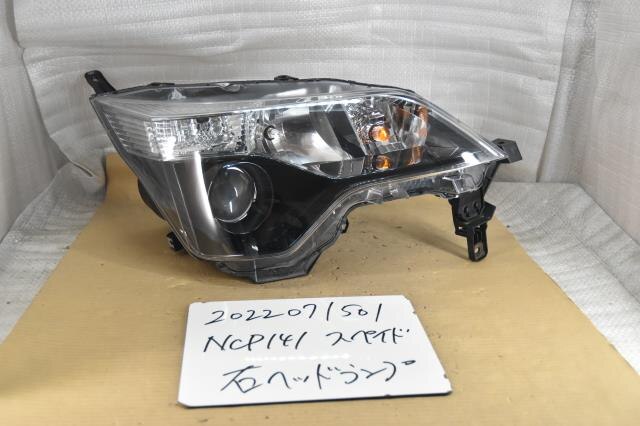 Right Headlight TOYOTA Spade 2012 DBA-NCP141 — photo 1