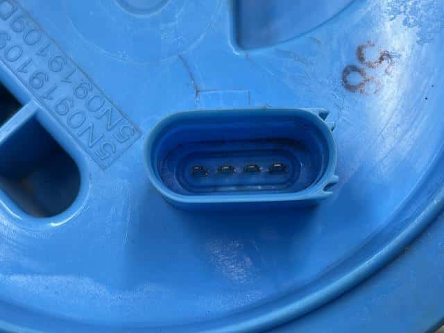 Fuel Sender Unit VOLKSWAGEN Tiguan 2012 ABA-5NCCZ 5N0919109F — photo 4