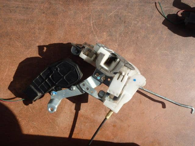 Rear Left Door Lock Actuator SUZUKI Wagon R 2006 DBA-MH21S — photo 3