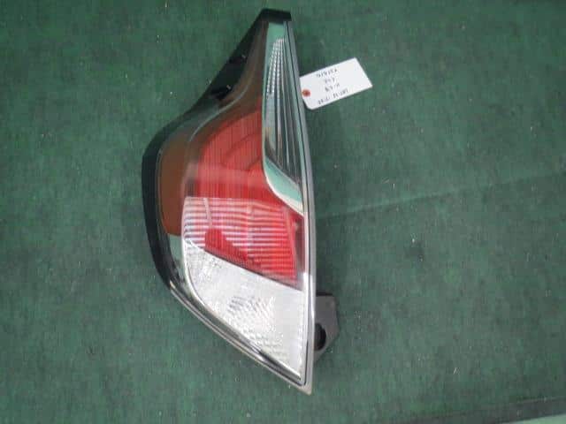 Left Tail Light TOYOTA Aqua 2015 DAA-NHP10 — photo 1