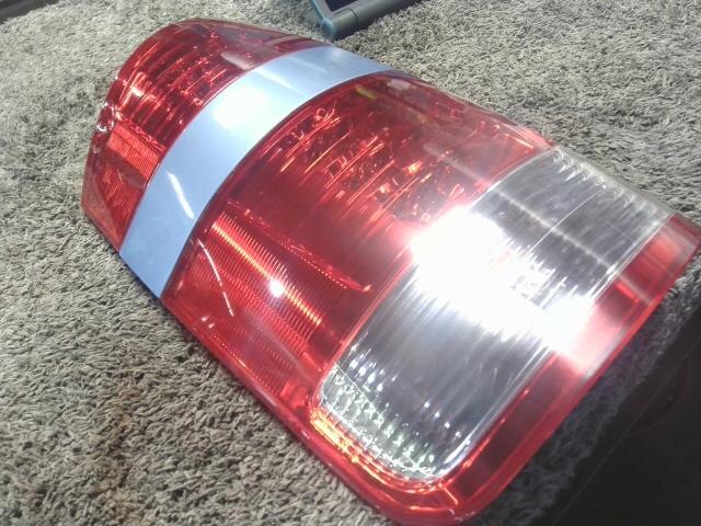 Left Tail Light TOYOTA Noah 2005 DBA-AZR60 — photo 3