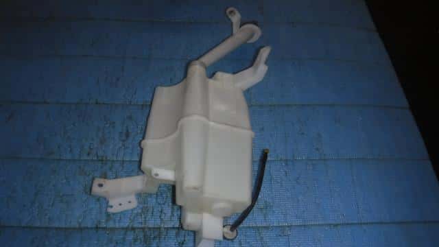 Windshield Washer Tank NISSAN X-Trail 2011 DBA-NT31 — photo 1