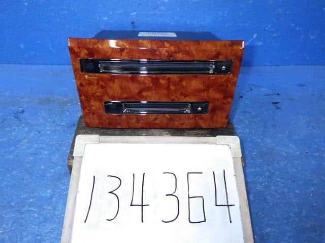 CD Changer TOYOTA Crown 2005 DBA-GRS182 8612030A30E0 — photo 1