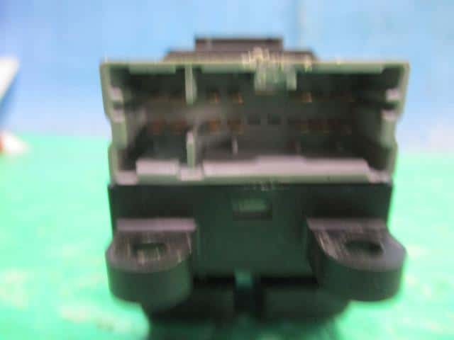 Power Window Switch SUBARU Legacy 2001 TA-BH5 — photo 4