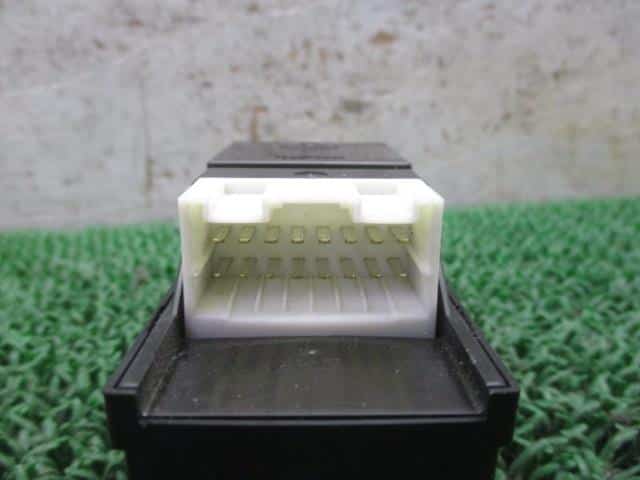 Power Window Switch SUZUKI MR Wagon 2006 DBA-MF22S — photo 4