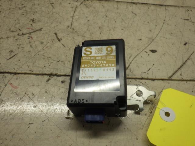 Door Lock Relay TOYOTA Prius Alpha 2014 DAA-ZVW41 — photo 1