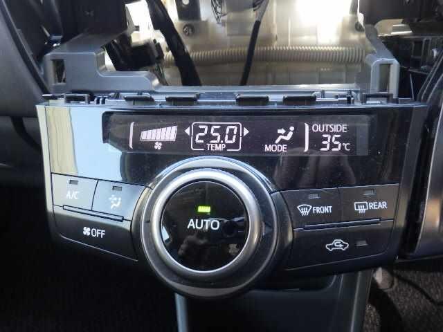 A/C Computer TOYOTA Prius Alpha 2014 DAA-ZVW41 — photo 4