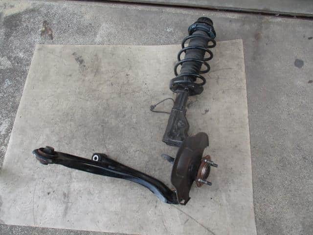 Front Right Strut Assembly HONDA 2015 DAA-GP7 — photo 1
