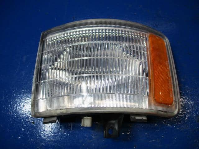 Left Side Marker Light Mitsubishi Fuso Fuso tractor 2003 KL-FP50MGR — photo 1