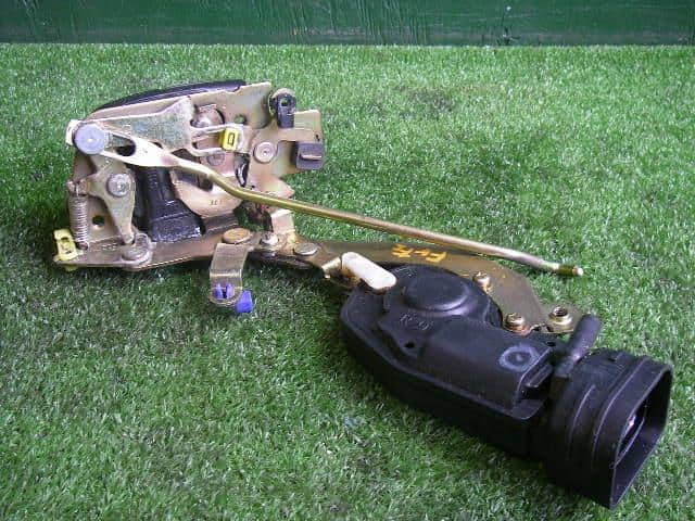 Front Left Door Lock Actuator MAZDA Az wagon 1999 GF-MD21S — photo 2
