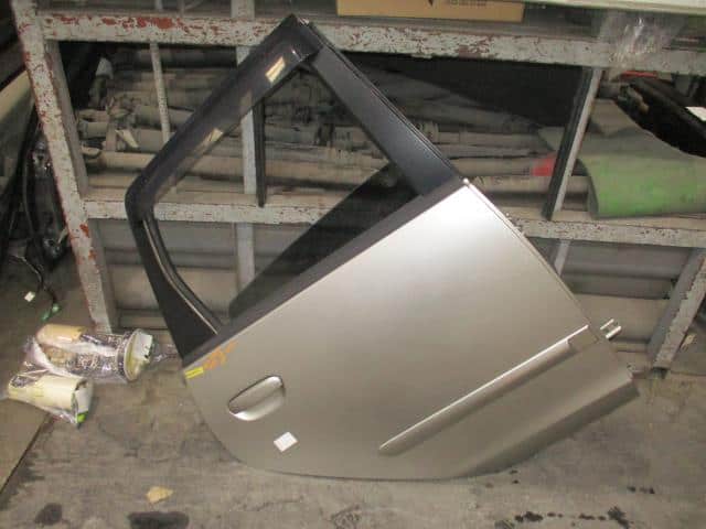 Rear Right Door Assembly MITSUBISHI Colt 2003 UA-Z25A MN133348 — photo 1