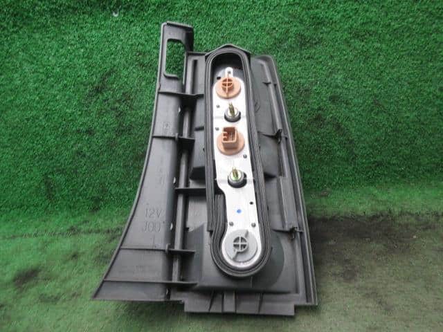 Left Tail Light TOYOTA bB 2004 CBA-NCP31 — photo 2
